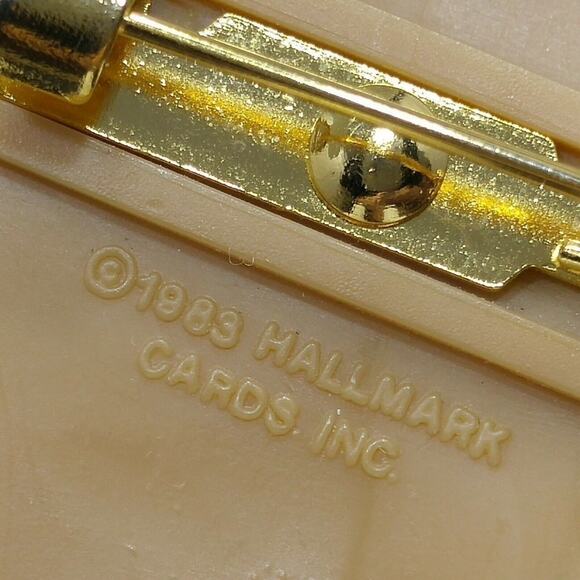 Vintage Hallmark 1983 Mouse & Three Leaf Clover St. Patrick's Day Brooch Pin - Picture 7 of 7